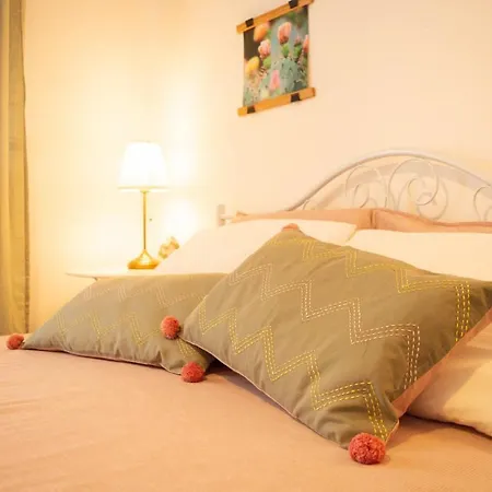 Pura Bed & Breakfast *